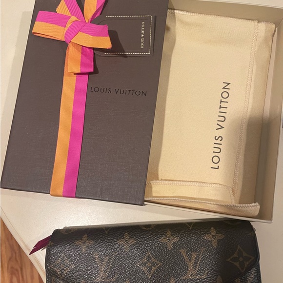 Louis Vuitton Wallet - Picture 6 of 11